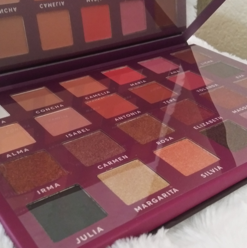 Siempre Viva Macaria eyeshadow palette